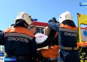 Минниханов принял решение увеличить выплаты контрактникам