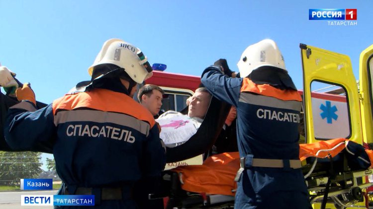 Минниханов принял решение увеличить выплаты контрактникам