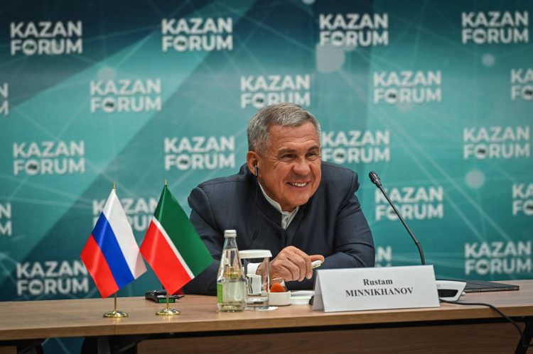 Минниханов встретился с послами иностранных государств