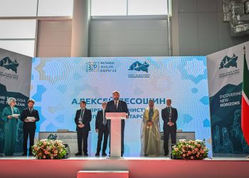 Песошин принял участие в церемонии открытия KazanForum и Russia Halal Expo