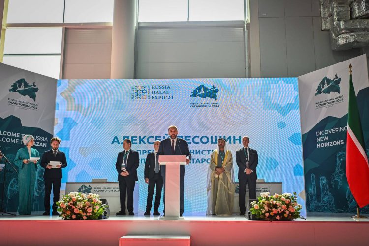 Песошин принял участие в церемонии открытия KazanForum и Russia Halal Expo