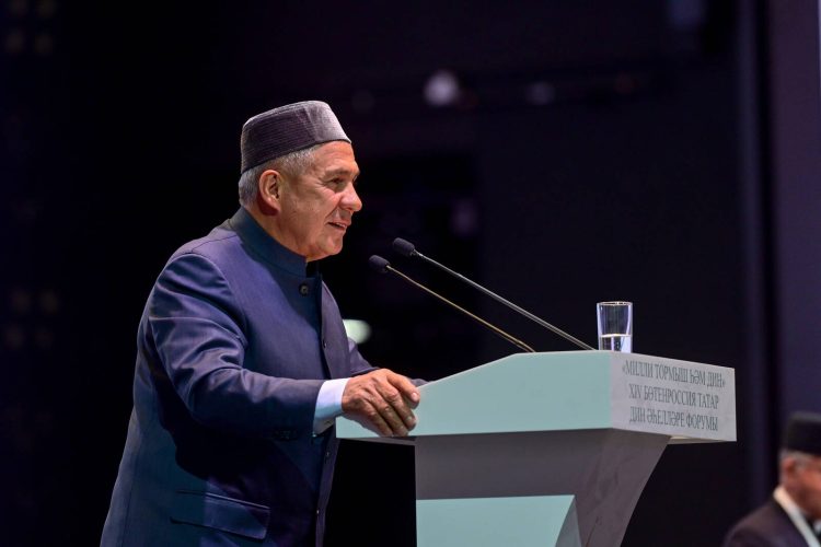 Минниханов и Хуснуллин приняли участие во Всероссийском форуме татарских религиозных деятелей