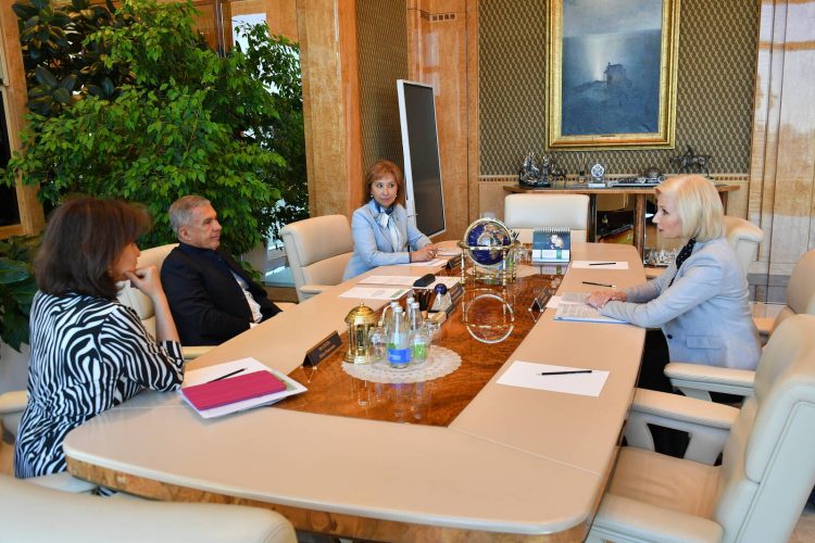 Минниханов встретился с первым замминистра труда и соцзащиты России