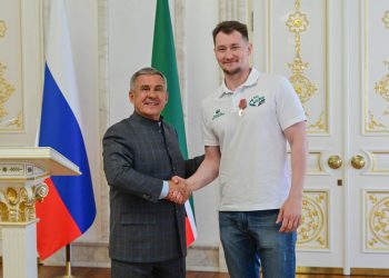 Минниханов на чествовании «Синтеза»: Юным ватерполистам есть с кого брать пример