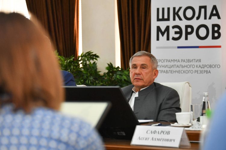 Минниханов встретился с участниками федеральной программы «Школа мэров»