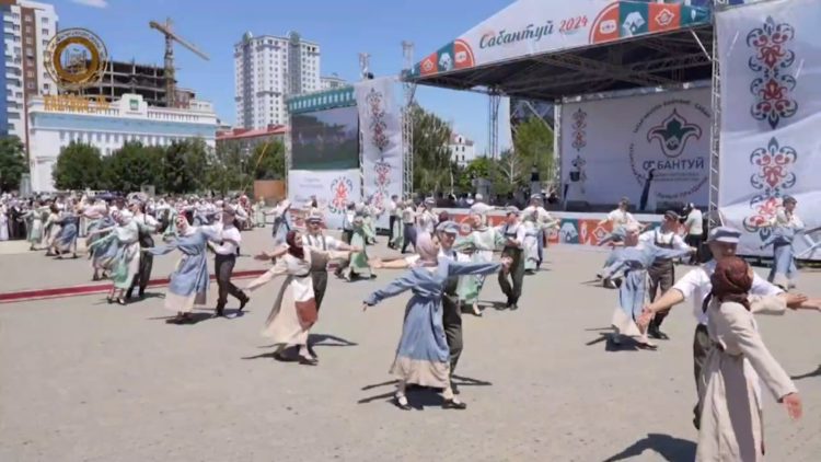 Минниханов поблагодарил Главу Чечни за Сабантуй в Грозном