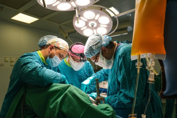 В Казани провели операцию по пересадке печени, которую доставили из Новосибирска