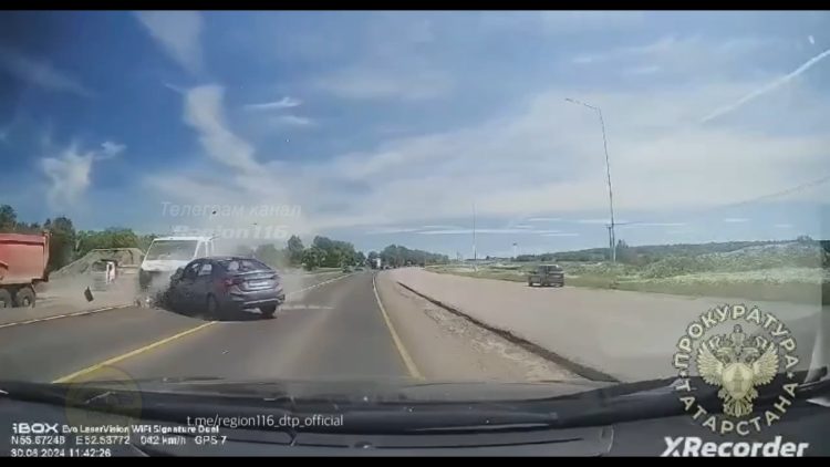 Появилось видео с момента смертельного ДТП в Тукаевском районе