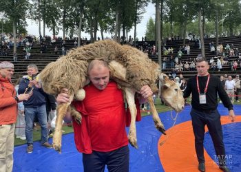 Раиль Нургалиев стал абсолютным батыром Сабантуя в Казани