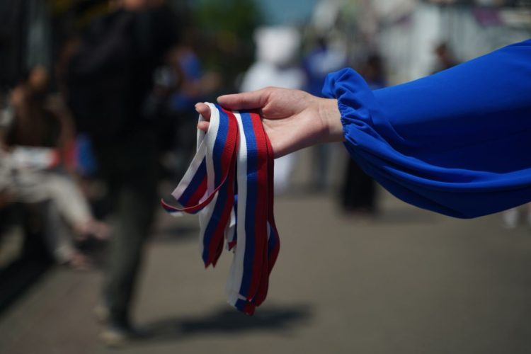 В Татарстане молодогвардейцы раздали 45 тыс. памятных лент