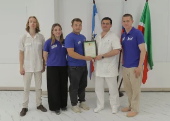 Молодогвардейцы Татарстана устроили концерт для медиков и сдали донорскую кровь