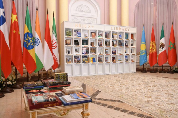 В Казани появилась библиотека Ассоциации городов стран БРИКС+ и Аллея дружбы