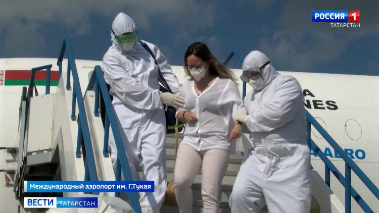 В казанском аэропорту провели учения по госпитализации больного лихорадкой Эбола