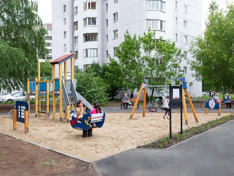 В Казани завершили благоустройство первой придомовой территории в этом году по программе «Наш двор»