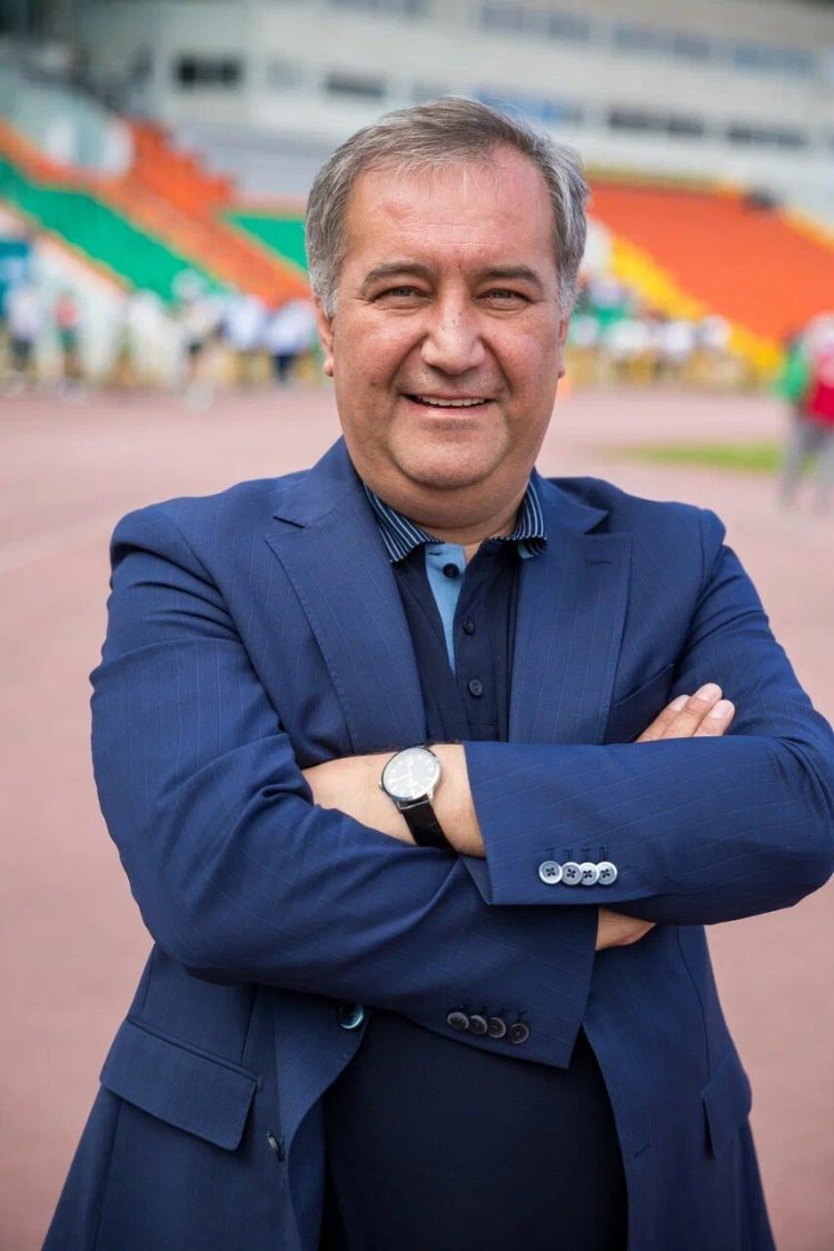 Главный врач Арской ЦРБ спас ребенка, которому стало плохо в самолете