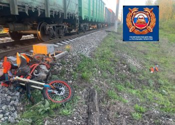 В Арском районе товарный поезд сбил подростков на мотоциклах