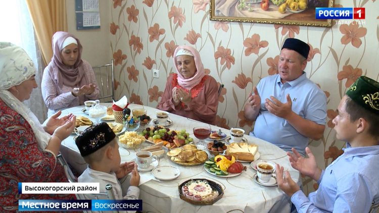 Татарстанцы празднуют Курбан-байрам