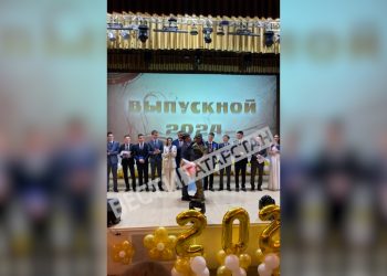 Боец СВО приехал на выпускной сына в Новошешминск