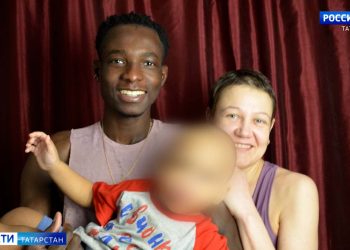 Жители села в Камско-Устьинском районе просят восстановить заросшую травой детскую площадку