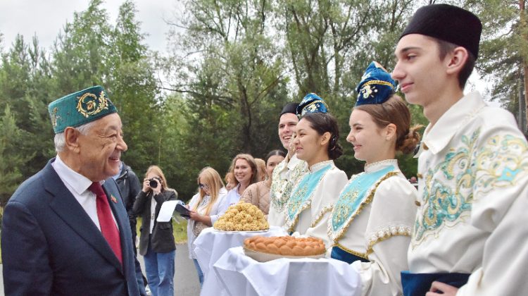 Мухаметшин поздравил казанцев с Сабантуем