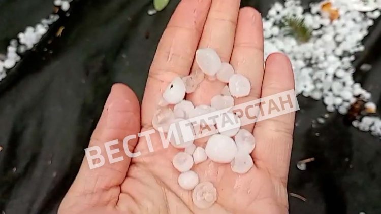 В Зеленодольске прошел град