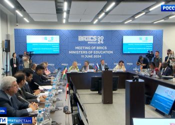 В Казани у «Чаши» раскрыли самый большой флаг России в стране