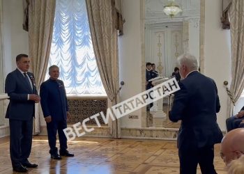 Минниханов вручил госнаграды выдающимся татарстанцам