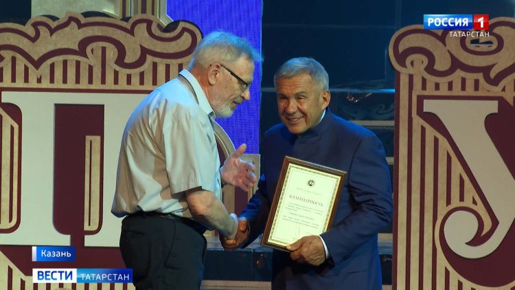Минниханов вручил государственные награды работникам культуры и преподавателям