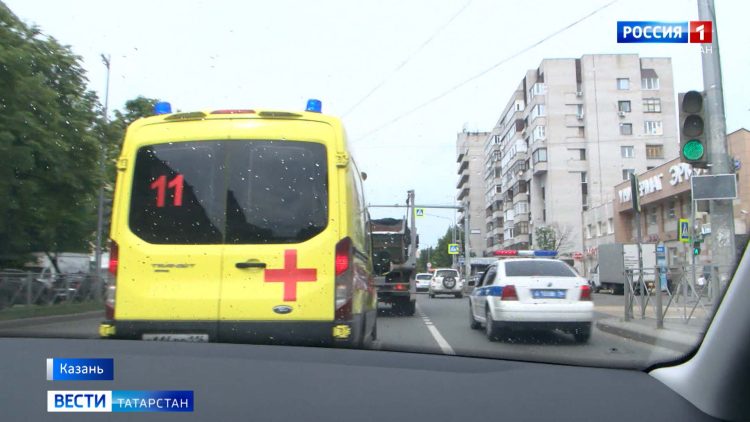 В Казани поймали двоих водителей, которые не пропустили скорую