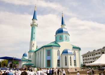 Минниханов принял участие в церемонии открытия крупнейшей мечети в Ульяновске