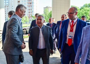 Минниханов встретился с директором АИРР
