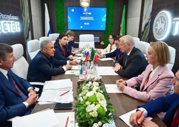 Минниханов в рамках ПМЭФ встретился с губернатором Томской области