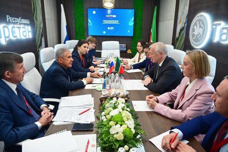Минниханов в рамках ПМЭФ встретился с губернатором Томской области