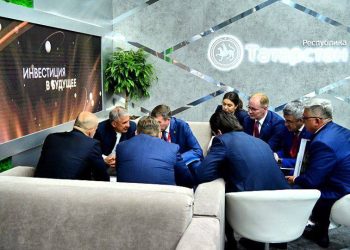 Минниханов провел встречу с гендиректором ГК «R1» и основателем ГК «БРОЗЭКС»