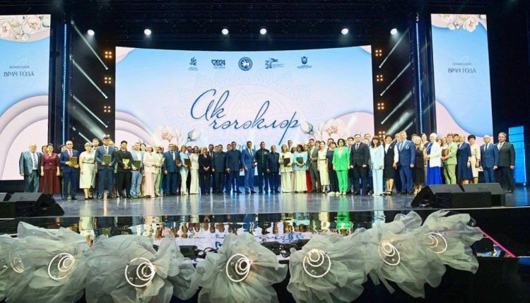 Минниханов поблагодарил татарстанских врачей за их труд