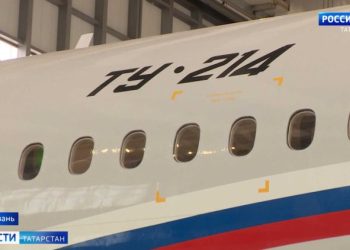 Самолет Ту-214, созданный на Казанском авиазаводе, совершил свой первый полет