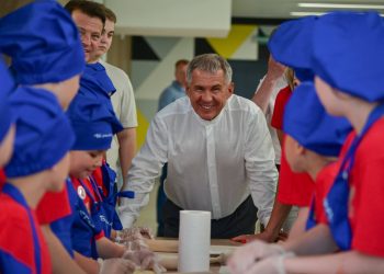 Минниханов посетил казанский детский лагерь «Молодая гвардия» после капремонта