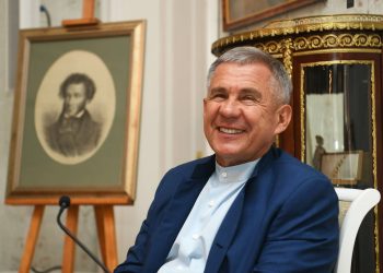 Минниханов поздравил татарстанцев с Днем русского языка