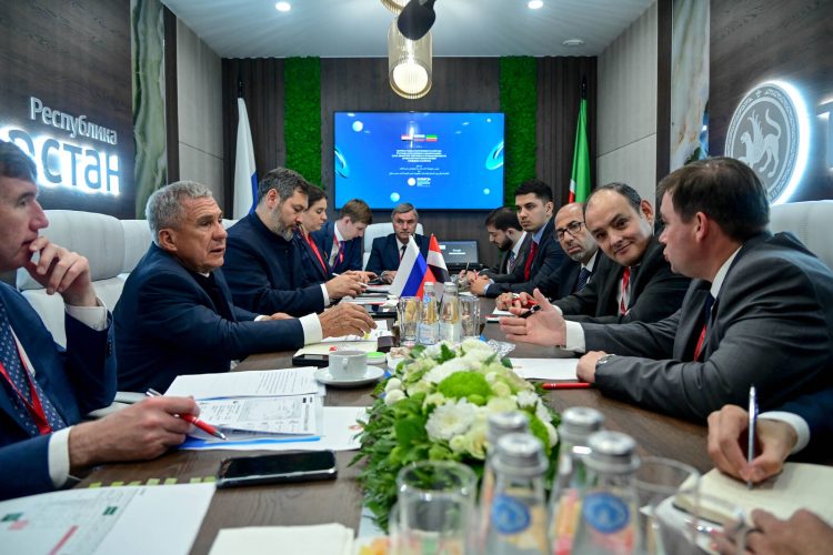 Минниханов встретился с Министром торговли и промышленности Египта