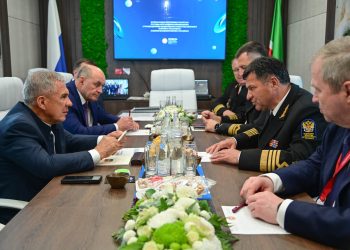 Минниханов обсудил вопросы сотрудничества с руководителем Росморречфлота