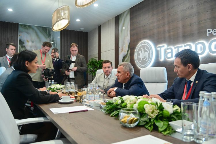 Минниханов провел встречу с президентом Федерации триатлона РФ