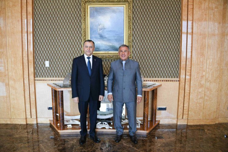 Минниханов встретился с Чрезвычайным и Полномочным Послом Таджикистана в РФ