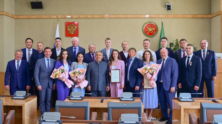 Минниханов встретился с татарстанскими спортсменами по зимним видам спорта