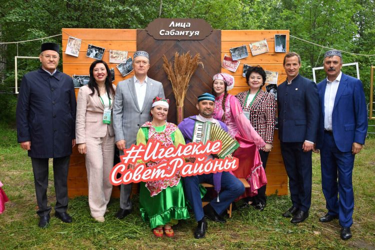 Нигматуллин посетил площадку Сабантуя в березовой роще