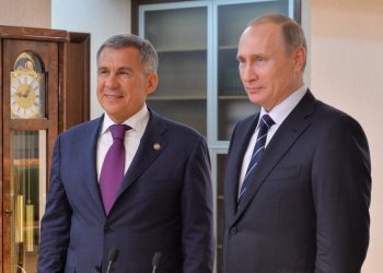 Путин объявил благодарность Минниханову за строительство М12 и добросовестную работу