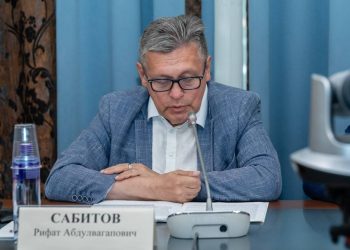 Рифат Сабитов выступил модератором обсуждения, посвященного закону о «серых» SIM-картах