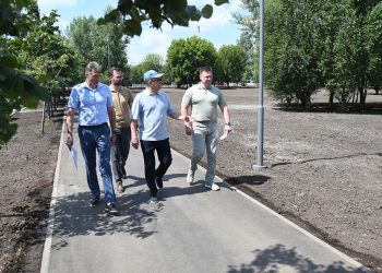 Метшин оценил ход работ по благоустройству сквера вблизи железнодорожного вокзала «Казань-2»