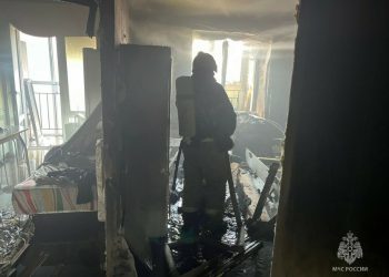 В Казани девять человек спасли из горящей высотки