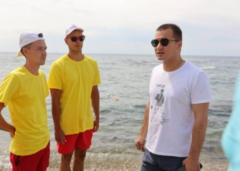 Глава Минмолодежи РТ посетил лагеря Черноморского побережья