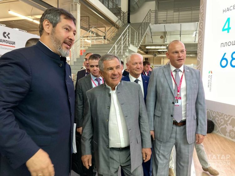Минниханову представили стенд Татарстана на Иннопроме-2024